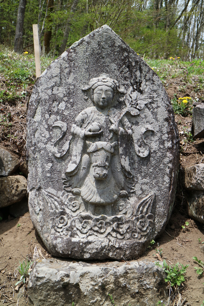 岡谷市・辰野町（1）蚕玉神石塔（馬鳴菩薩） | カイコローグ